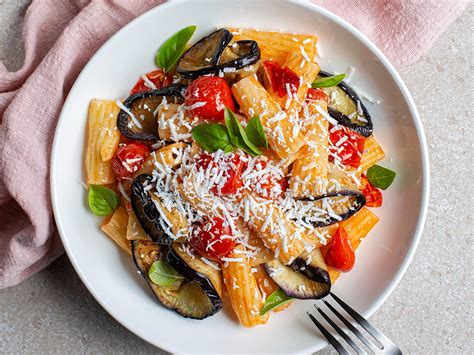 Pasta alla Norma! A Symphony of Sicilian Flavors in Every Bite