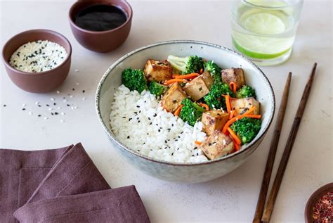  Arroz de Camarão com Chá de Chrysanthemum: Uma Sinfonia Tropical Explosiva de Sabores e Aromas?