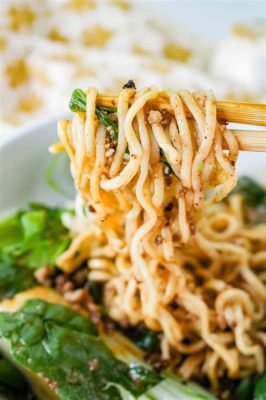  Dan Dan Noodles: Uma explosão picante de sabores com textura e maciez irresistíveis!