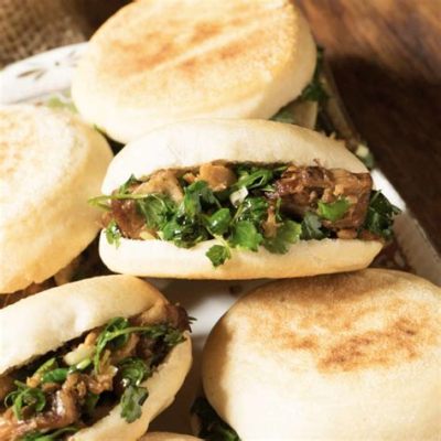  Rou Jia Mo: Um Prato Delicioso que Combina Carne Tenra com Pão Assado Crocante!